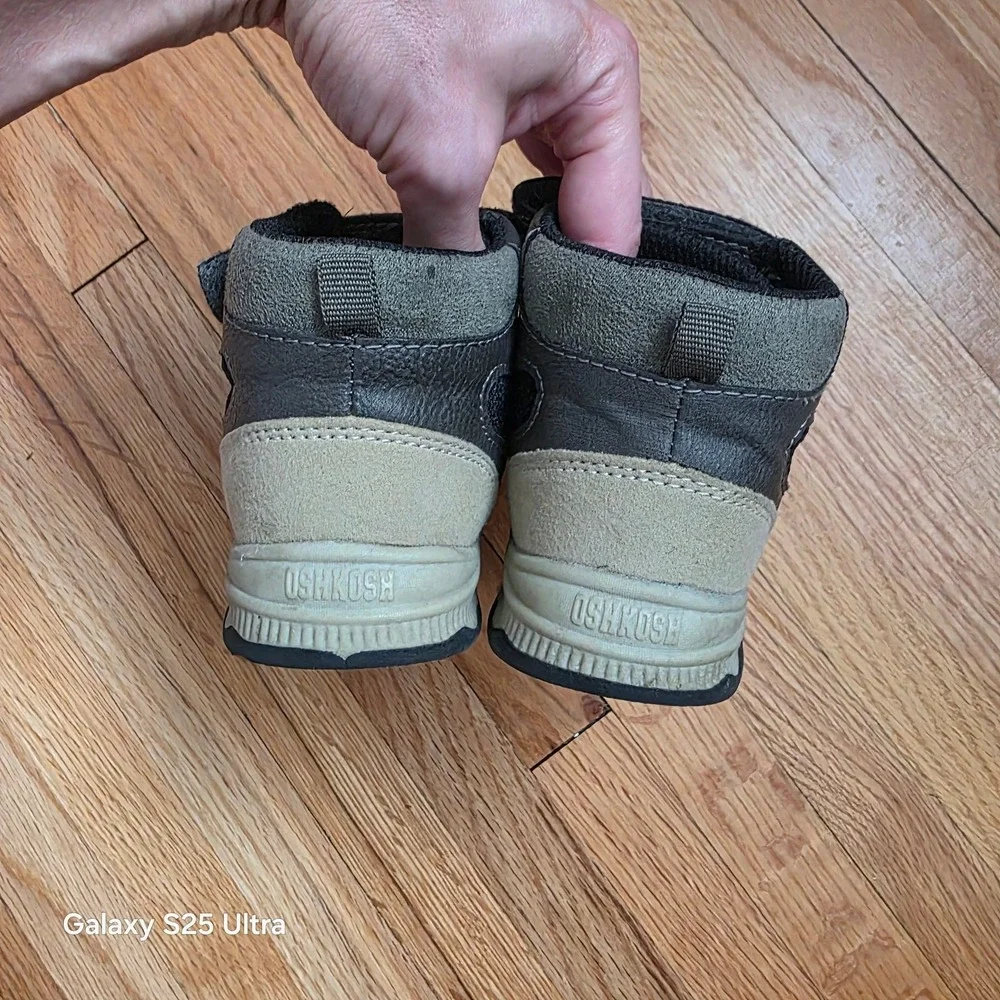 EUC Oshkosh B'gosh‎ gray and brown winter, hiking toddler boots size 8